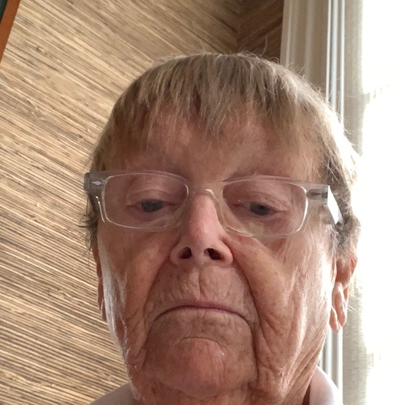 Meet your Posher, Julie - Picture 1 of 1